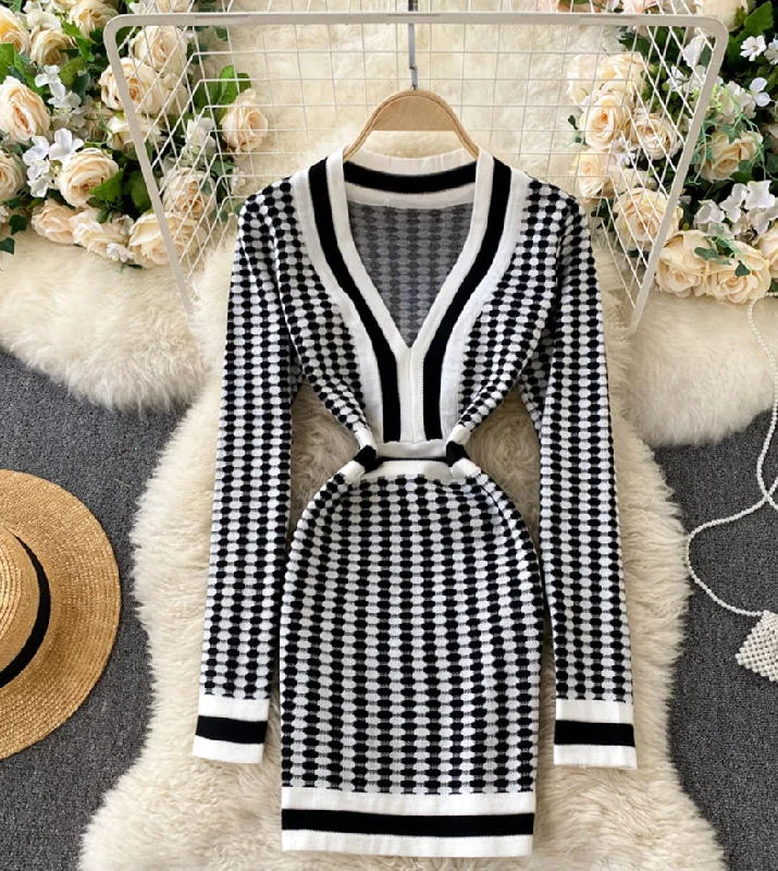 Stylish v neck knitted dress  192